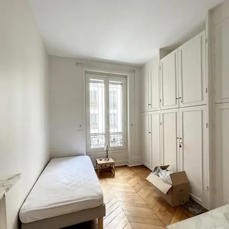 5 Pers, Quartier Montmartre Paris